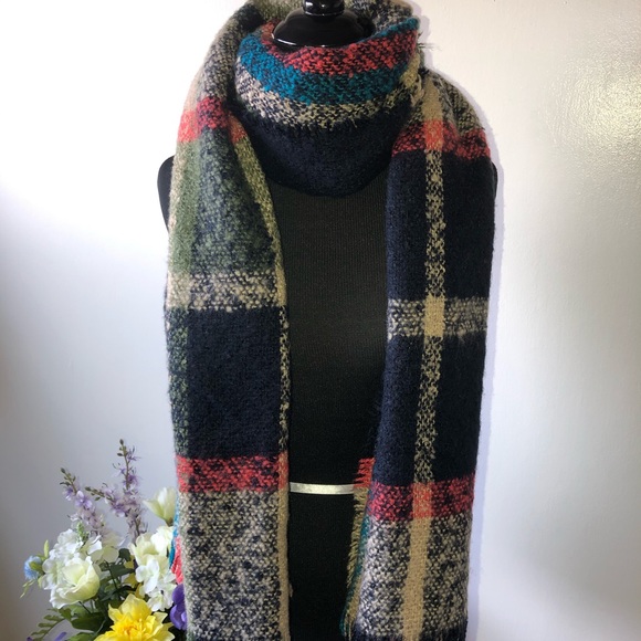 New Classic Plaid Blanket Scarf/Wrap - Picture 4 of 7